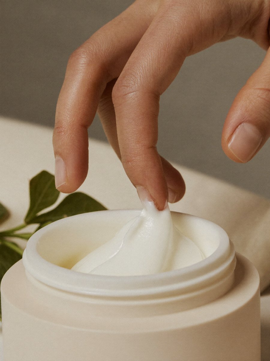 Lifting cream from an open jar